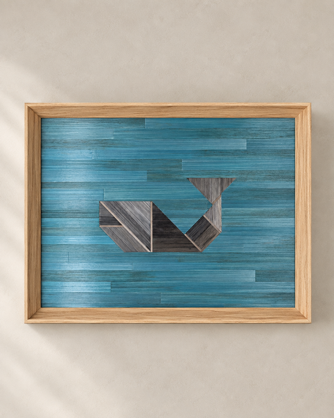 Tableau "Gardienne des Profondeurs", série Tangram, avec Marqueterie de Paille Bleue et Gris Anthracite