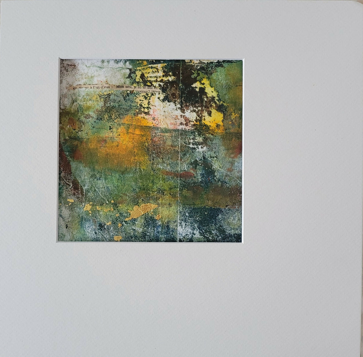 Tableau abstrait en cadre fin, touches vert, jaune et bleu sur fond clair.