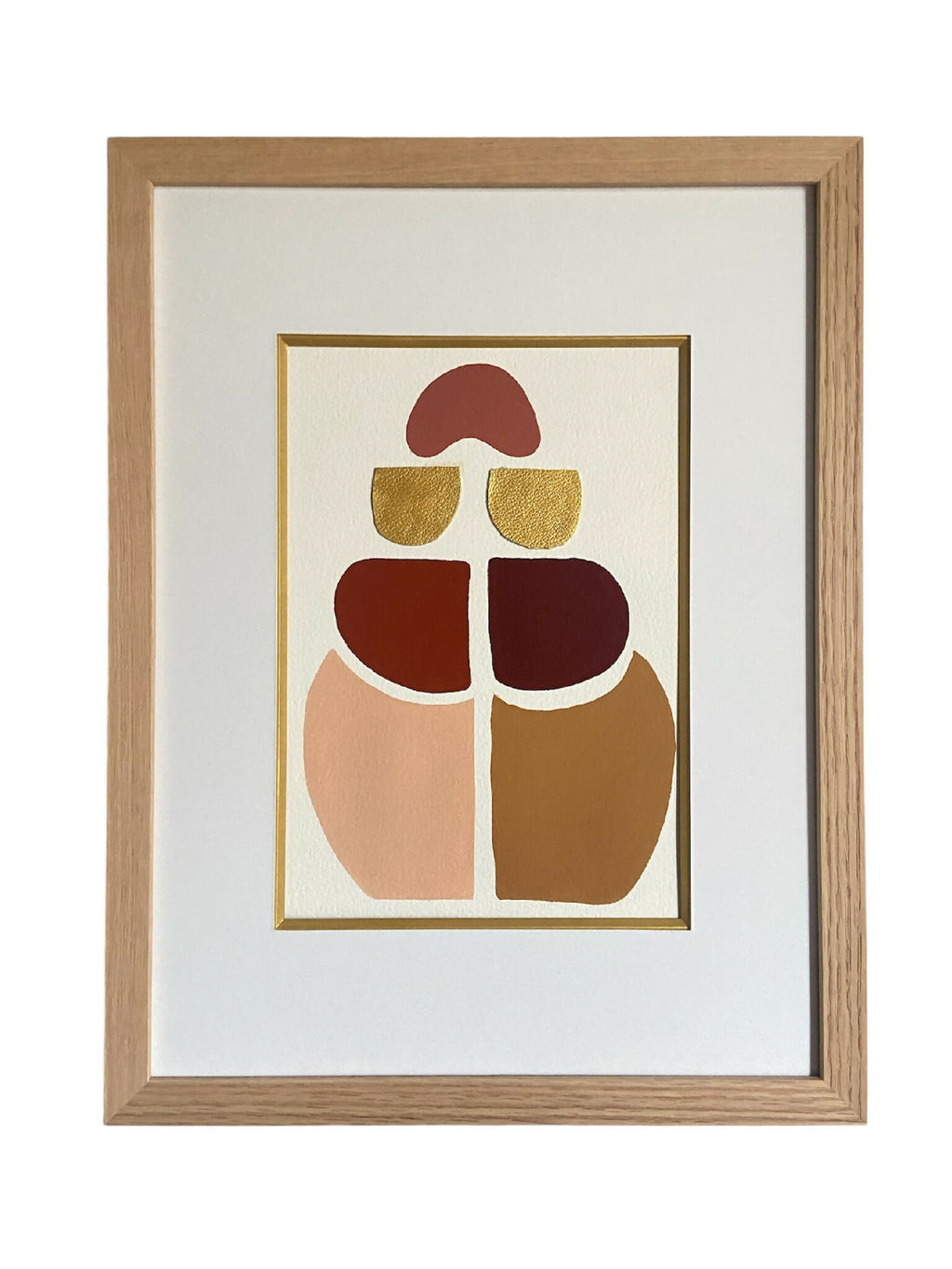 Tableau abstrait dans cadre bois clair, formes stylisées multicolores rouge, or, brun et beige.