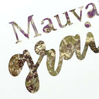 Tableau A4 « Mauvaise Graine » : lettres en collage de plantes séchées sur fond clair