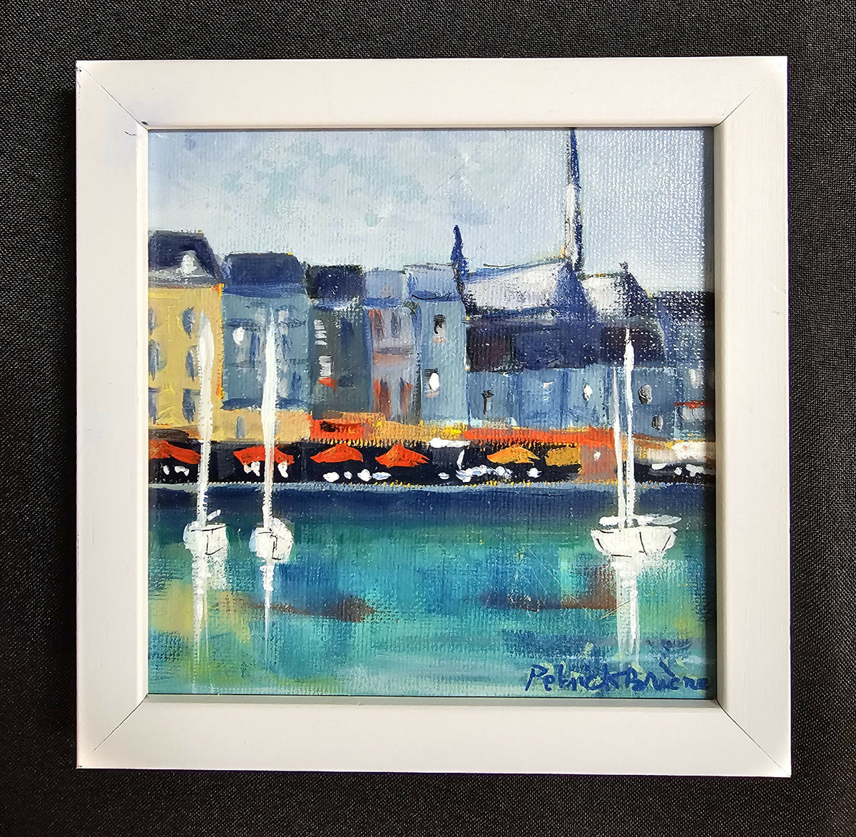 Tableau original encadré, voiliers et façades, reflets turquoise, signature en bas à droite.
