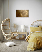 Tableau mural horizontal à rayons soleil, finitions bronze doré, cadre fin.