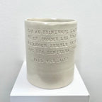 Tasse-poème VERLAINE en céramique beige, texte poétique sur le devant