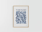 Tirage A4 Tohu Bohu encadré, illustration abstraite bleue, cadre bois clair.