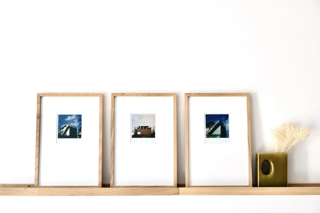 Triptyque de photos Polaroïd encadrées, trois cadres en bois avec images bleues