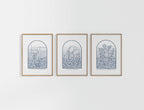 Trio d’affiches A4 encadrées, dessins bleus en arches