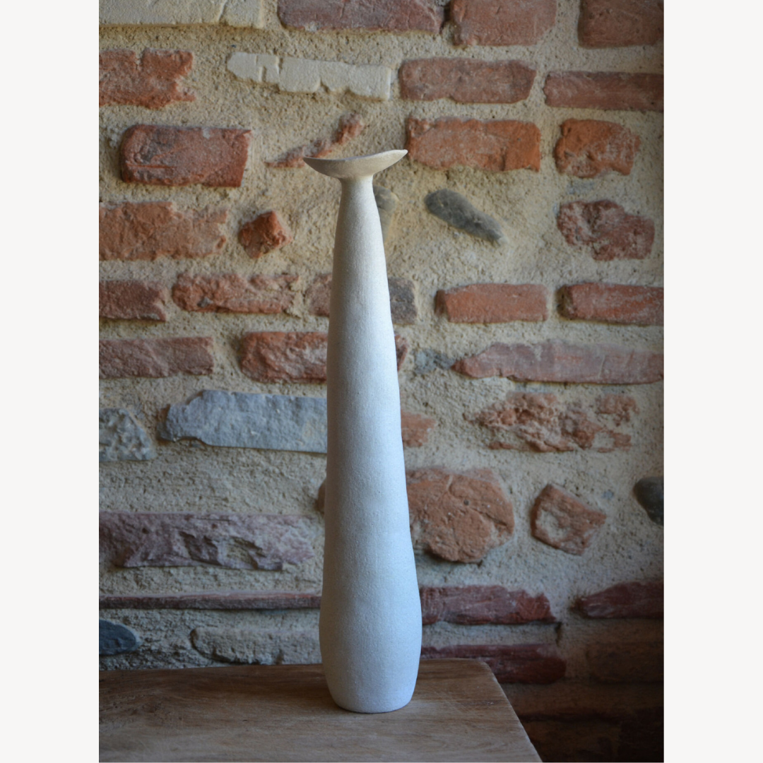 Vase en céramique Élan gris clair, forme élancée et col évasé