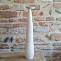 Vase en céramique Élan blanc, grand modèle droit avec ouverture évasée.