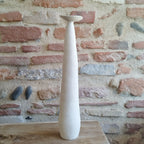 Vase en céramique Élan blanc, grand modèle droit avec ouverture évasée.