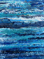 Texture du tableau : éclats blancs sur fond bleu, touches turquoise visibles.