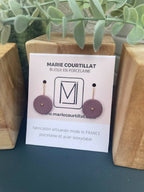 Boucles d’oreilles en porcelaine à disques ronds violet et foncé, sur tiges dorées