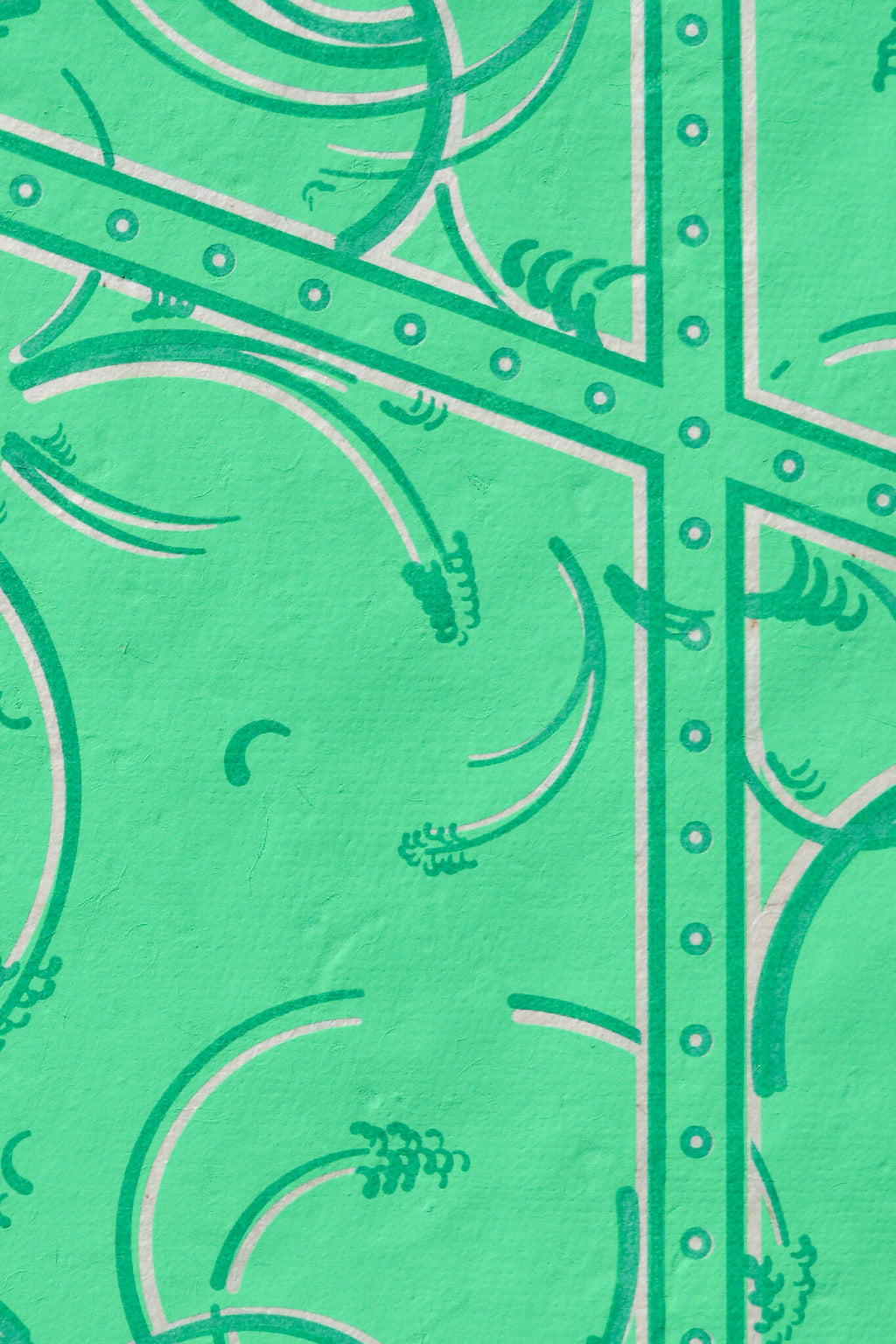 Détail de tissu vert émeraude, cadre à picots et arabesques sur fond uni