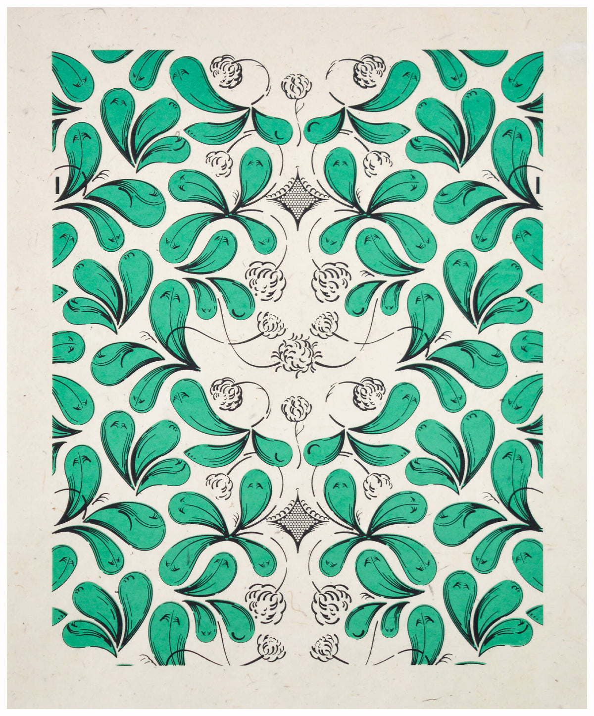 Coupon de tissu imprimé vert, motif central symétrique de feuillages et fleurs