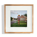 Impression encadrée Bizou : paysage avec panneau de signalisation et route
