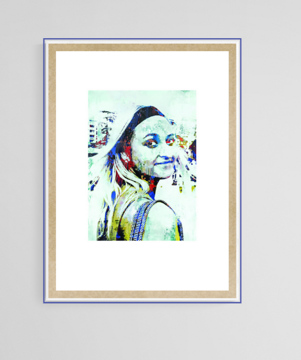 Portrait numérique de femme, impression abstraite colorée, dans un cadre rectangulaire